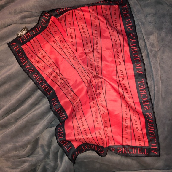 VS Scarf - Picture 2 of 2